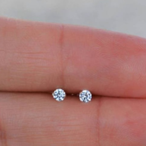 Alquimia Jewelry - DAINTY WHITE GOLD  SOLITAIRE DIAMOND STUD EARRINGS